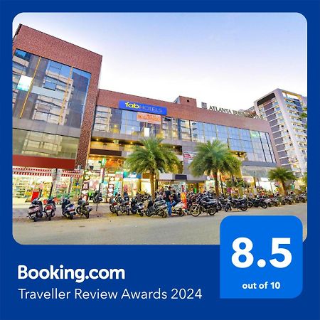 Fabhotel Happinex Surat Exterior photo