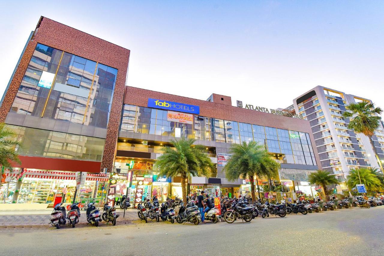 Fabhotel Happinex Surat Exterior photo