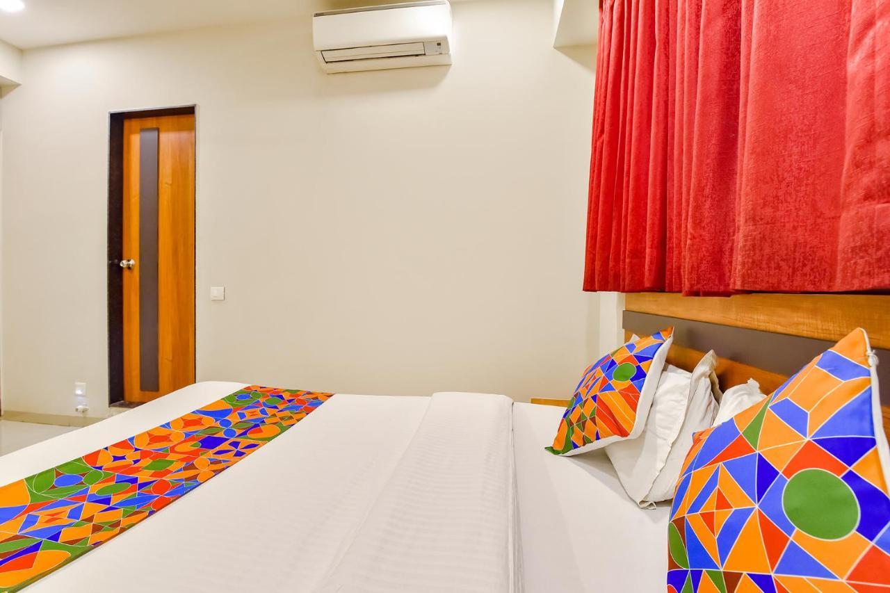 Fabhotel Happinex Surat Exterior photo