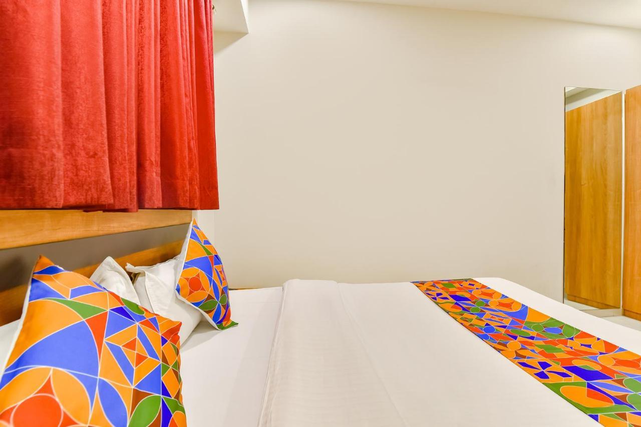 Fabhotel Happinex Surat Exterior photo