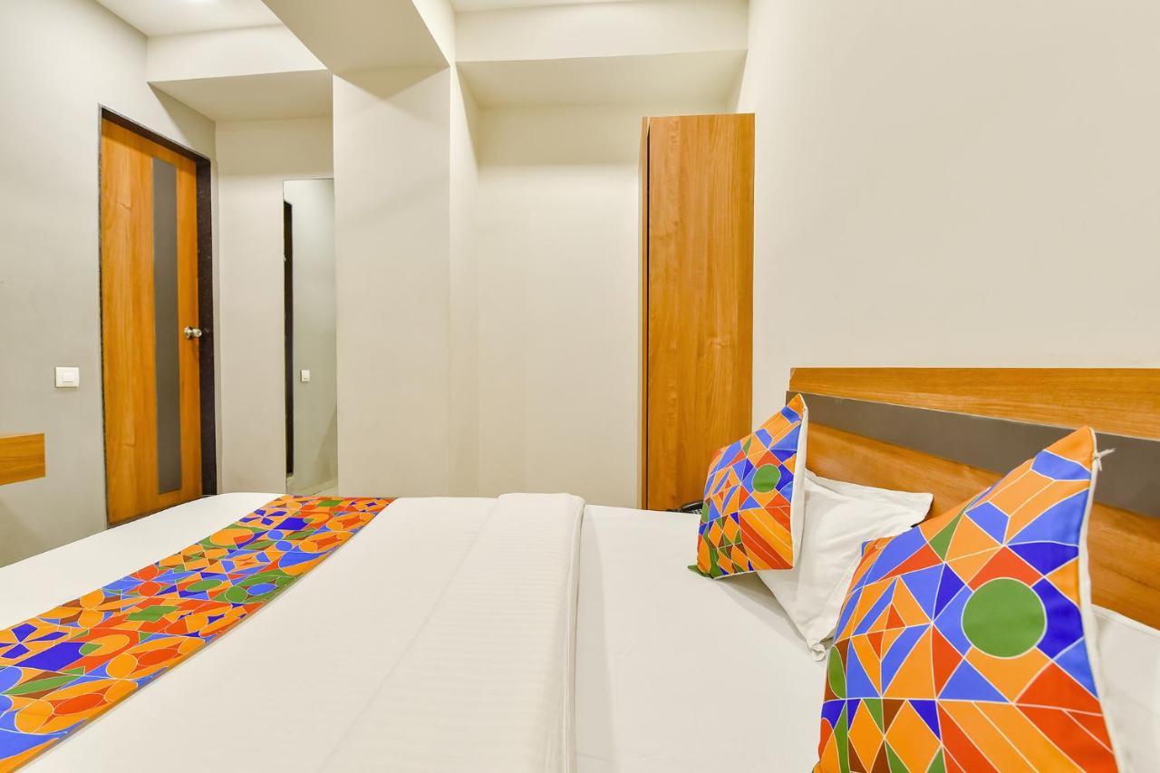 Fabhotel Happinex Surat Exterior photo