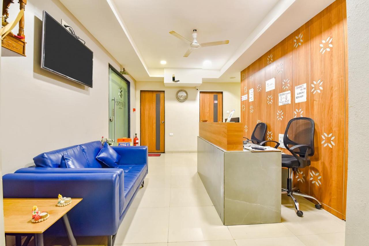 Fabhotel Happinex Surat Exterior photo